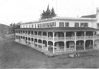 Built by William Hayward along a road that ran from
San Jose to Oakland to San Francisco.
(now called Mission Boulevard)
Courtesy of the Hayward Area Historical Society